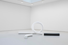 Carol Bove. The White Tubular Glyph. 2012. Powder coated bent steel, dimensions variable. Photos by EPW Studio/Maris Hutchinson. Courtesy of the artist, Maccarone New York, and David Zwirner New York/London