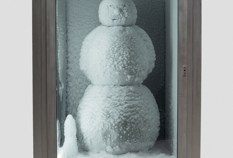 Peter Fischli and David Weiss. Snowman. 1987/2016. Copper, aluminum, glass, water, and coolant system, 85 7/8 x 50 3/8 x 65″ (218 x 128 x 165 cm). Courtesy Matthew Marks Gallery. © Peter Fischli and David Weiss