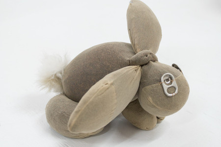 Gabrielle L’Hirondelle Hill. Mint. 2019. Pantyhose, beer can tabs, tobacco, bunny fur, and thread, 5 1/2 × 7 1/16 × 9 1/2″ (14 × 17.9 × 24.1 cm). Courtesy the artist and Unit 17, Vancouver, and Cooper Cole, Toronto