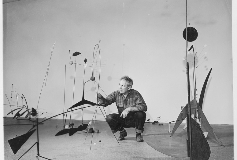 Publicity photograph of Calder during the installation of “Alexander Calder” (September 29, 1943–January 16, 1944). 1943. Gelatin silver print, 3 3/4 x 4 3/4″ (9.5 x 12 cm). Photographic Archive, The Museum of Modern Art Archives, New York. © 2020 Calder Foundation, New York / Artists Rights Society (ARS), New York