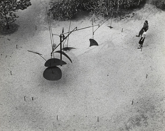 Man-Eater with Pennants installed in the Sculpture Garden, circa 1948. The stanchion surrounding the sculpture prevents visitors from running into the floating elements.