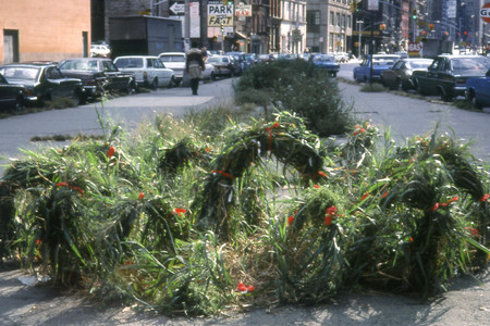 Becky Howland, Tied Grass, 1977. Photograph by Howland of site-specific installation on traffic island bounded by Franklin Street, Varick Street, and West Broadway. Courtesy the artist. © 1977 Becky Howland